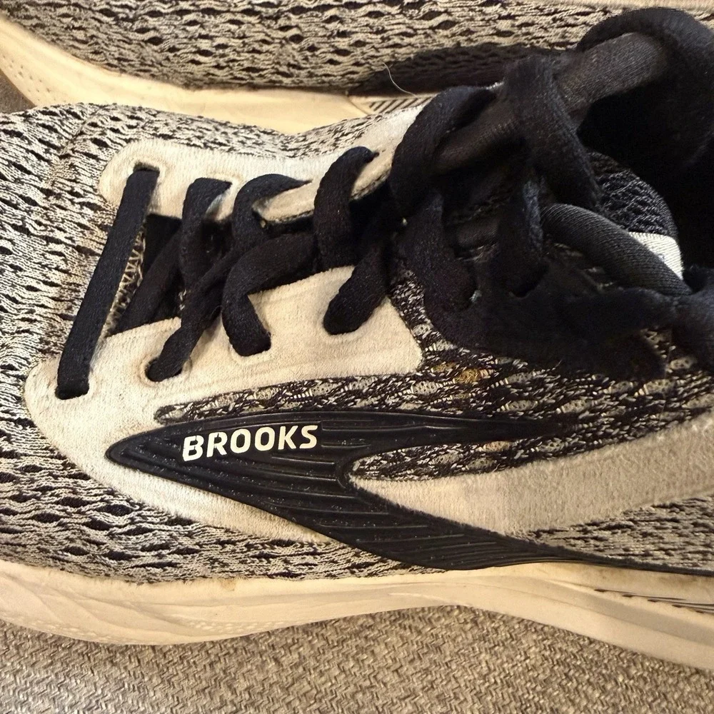 Brooks Adrenaline GTS 23 Womens 6.5 Black White Running Shoes DNA Loft